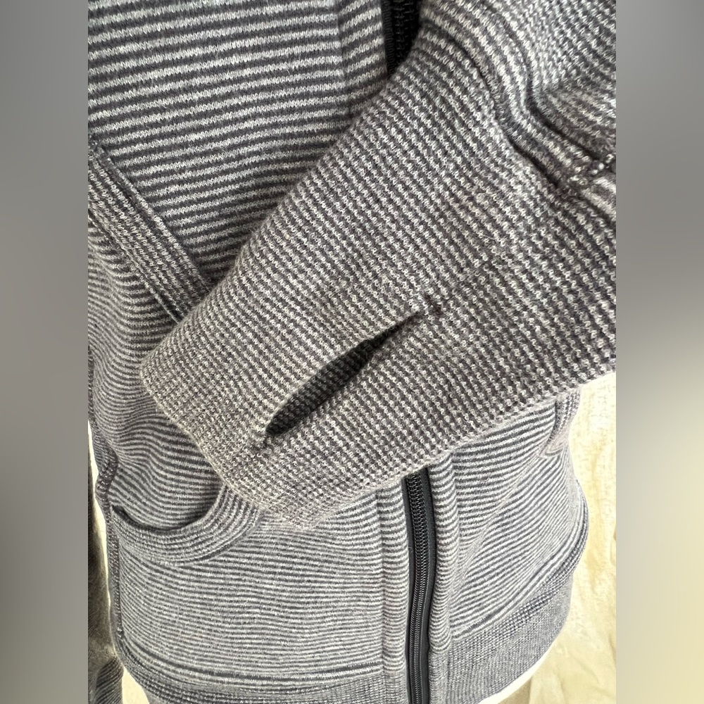 Lululemon Scuba Hoodie - Picture 4 of 7